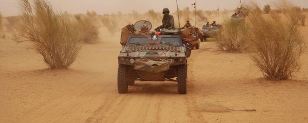 French forces patrol in the desert of Northern Mali along the border with Niger on the outskirts of Asongo, Northern Mali. - Sputnik International