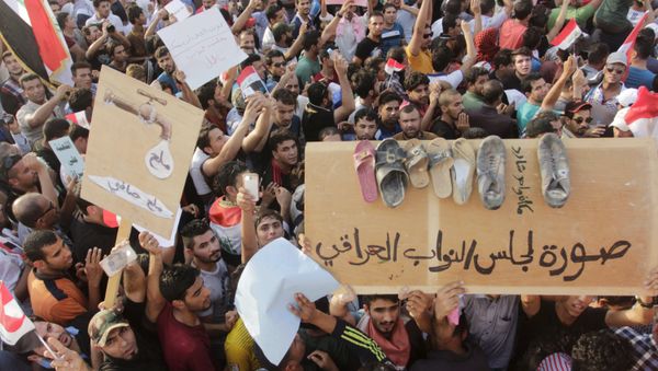 People shout slogans during a demonstration against corruption and poor services in regard to power cuts and water shortages, in Basra province, Iraq People shout slogans during a demonstration against corruption and poor services in regard to power cuts and water shortages, in Basra province, Iraq - Sputnik International