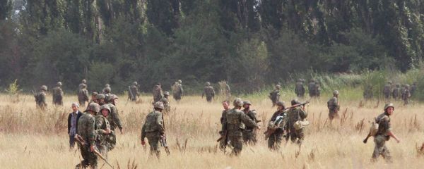 Georgian soldiers walk in the outskirts of the northern Georgian town of Gori, on Saturday, Aug. 9, 2008 Georgian soldiers walk in the outskirts of the northern Georgian town of Gori, on Saturday, Aug. 9, 2008 - Sputnik International