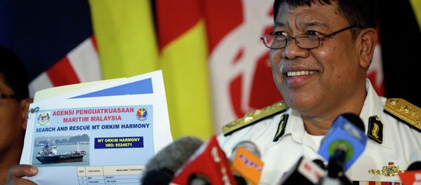 The deputy director of the Malaysian Maritime Enforcement Agency, Ahmad Puzi Abdul Kahar, show a picture of missing tanker during a press conference in Kuala Lumpur, Malaysia, June 15, 2015 - Sputnik International