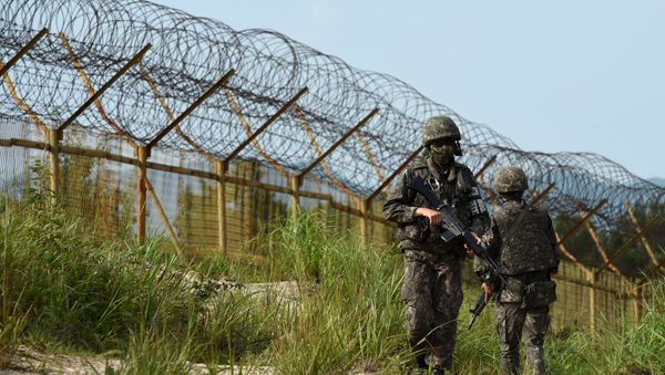 South Korean soldiers patrol along the scene of a blast inside the demilitarized zone separating the two Koreas in Paju, South Korea, in this picture taken on August 9, 2015 - Sputnik International