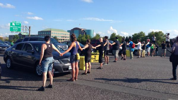 Protesters blocking highway 70 - Sputnik International