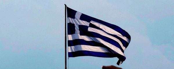 A hand of a statue is seen as the Greek flag waves in Athens, Sunday, June 28, 2015. A hand of a statue is seen as the Greek flag waves in Athens, Sunday, June 28, 2015. - Sputnik International