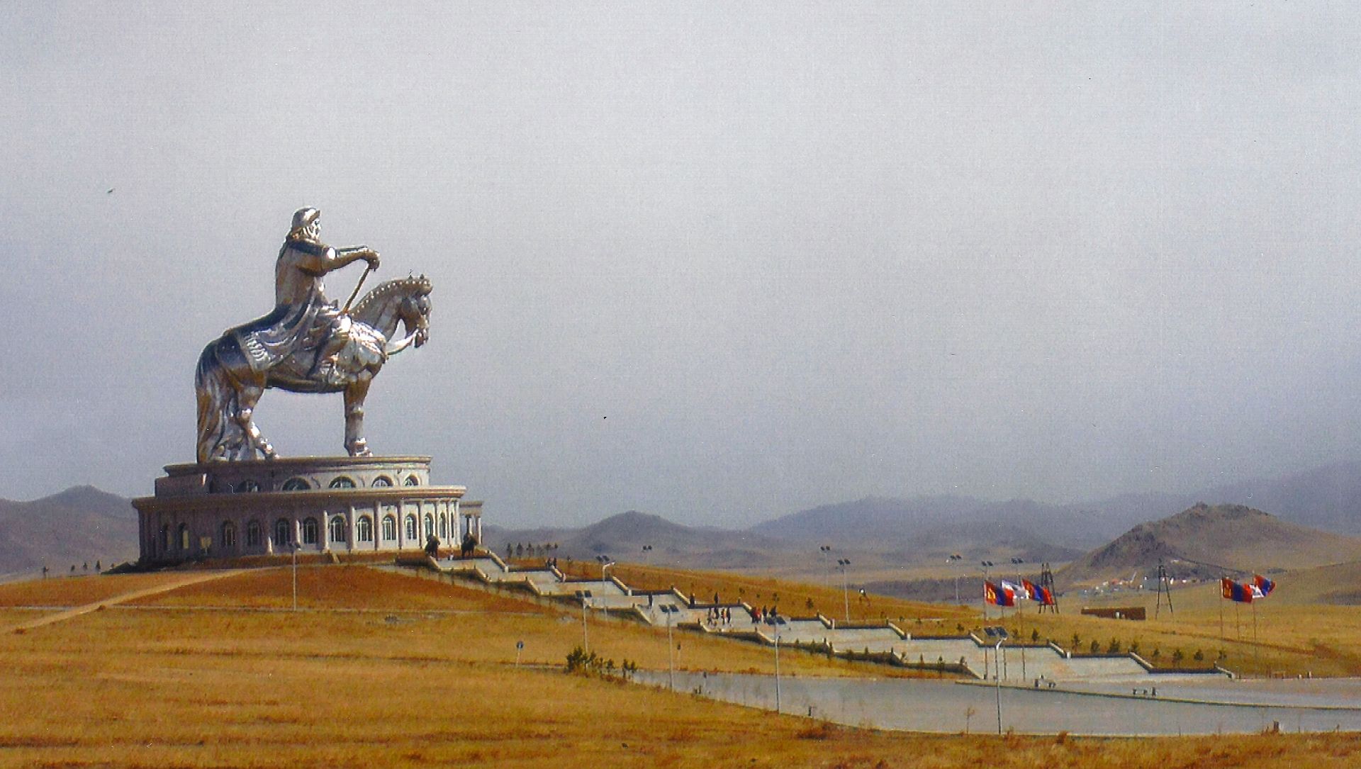 This May 1, 2015 photo shows the 40-metre (131-foot) tall Genghis Khan Equestrian Statue at the Genghis Khan Statue Complex 30 miles from Ulaanbaatar, Mongolia. This May 1, 2015 photo shows the 40-metre (131-foot) tall Genghis Khan Equestrian Statue at the Genghis Khan Statue Complex 30 miles from Ulaanbaatar, Mongolia. - Sputnik International, 1920, 15.03.2021