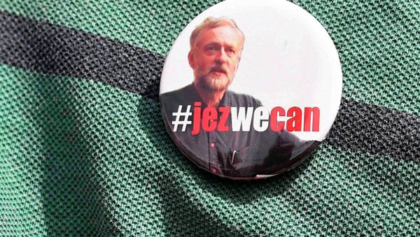 A supporter wears a campaign badge as British Labour Party politician Jeremy Corbyn arrives for a community meeting in north London August 9, 2015. A supporter wears a campaign badge as British Labour Party politician Jeremy Corbyn arrives for a community meeting in north London August 9, 2015. - Sputnik International