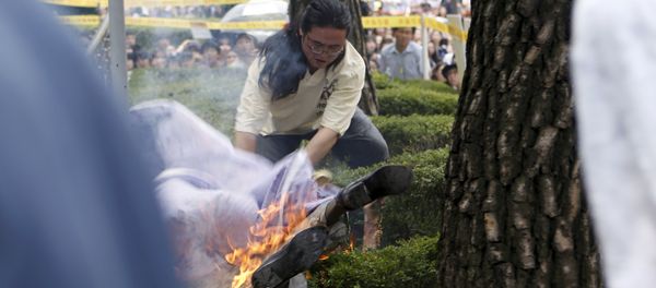 A man attempts to put out flames from another man (bottom) who set himself on fire during a weekly anti-Japan rally to demand for an official apology and compensation from the Japanese government in front of the Japanese embassy in Seoul, South Korea, August 12, 2015 A man attempts to put out flames from another man (bottom) who set himself on fire during a weekly anti-Japan rally to demand for an official apology and compensation from the Japanese government in front of the Japanese embassy in Seoul, South Korea, August 12, 2015 - Sputnik International