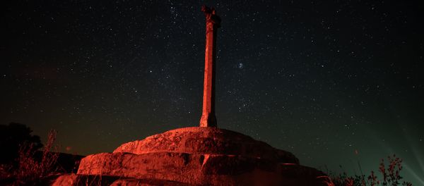 Stars seen as streaks from a long camera exposure are seen behind a Stations of The Cross, in Ujue, northern Spain, Wednesday, Aug.12, 2015 - Sputnik International