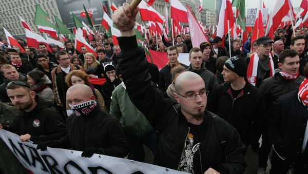 Right wing protesters wave flags at the start of the Independence Day march organized by nationalist parties, in Warsaw, Poland, Tuesday, Nov. 11, 2014 - Sputnik International