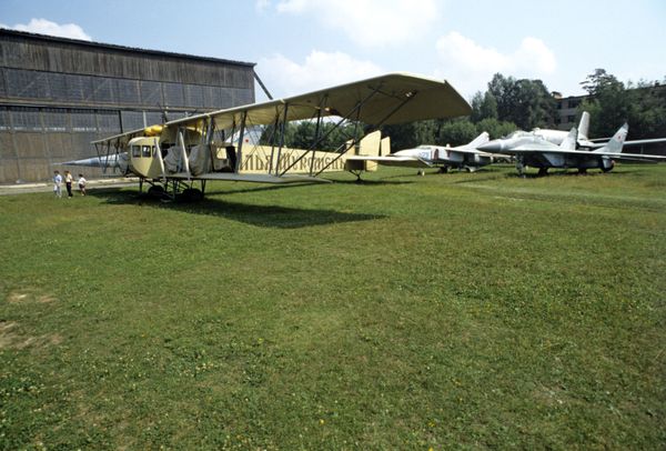 Russian Air Force Day: A Tribute to Iconic Military Aircraft - Sputnik International