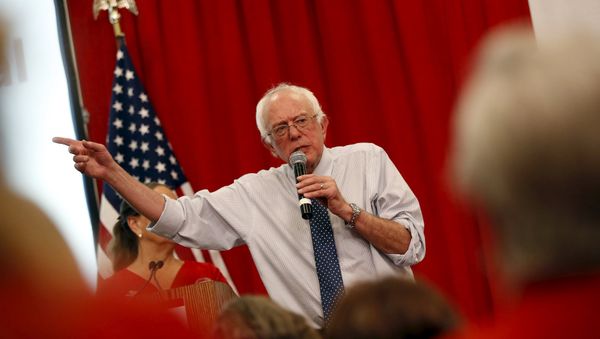 Vermont Senator and U.S. Democratic presidential candidate Bernie Sanders speaks after receiving an endorsement by the National Nurses United in Oakland, California August 10, 2015 Vermont Senator and U.S. Democratic presidential candidate Bernie Sanders speaks after receiving an endorsement by the National Nurses United in Oakland, California August 10, 2015 - Sputnik International