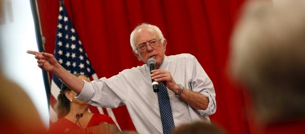 Vermont Senator and U.S. Democratic presidential candidate Bernie Sanders speaks after receiving an endorsement by the National Nurses United in Oakland, California August 10, 2015 Vermont Senator and U.S. Democratic presidential candidate Bernie Sanders speaks after receiving an endorsement by the National Nurses United in Oakland, California August 10, 2015 - Sputnik International