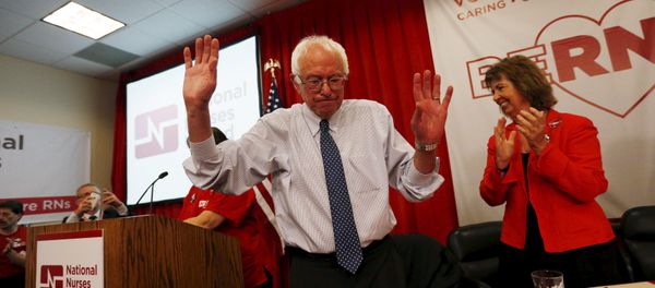 Vermont Senator and U.S. Democratic presidential candidate Bernie Sanders speaks after receiving an endorsement from the National Nurses United in Oakland, California August 10, 2015 Vermont Senator and U.S. Democratic presidential candidate Bernie Sanders speaks after receiving an endorsement from the National Nurses United in Oakland, California August 10, 2015 - Sputnik International