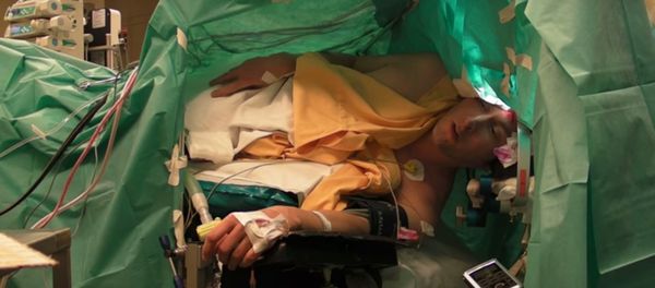 Slovenian opera singer Ambrož Bajec-Lapajne sang Franz Schubert while undergoing an awake craniotomy to remove a brain tumor. - Sputnik International