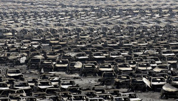 Damaged cars are seen near the site of the explosions at the Binhai new district, Tianjin, August 13, 2015 - Sputnik International