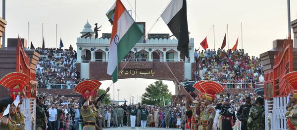 Indian and Pakistani flags are lowered during a daily retreat ceremony at the India-Pakistan joint border check post of Attari-Wagah near Amritsar, India, Tuesday, July 21, 2015 Indian and Pakistani flags are lowered during a daily retreat ceremony at the India-Pakistan joint border check post of Attari-Wagah near Amritsar, India, Tuesday, July 21, 2015 - Sputnik International