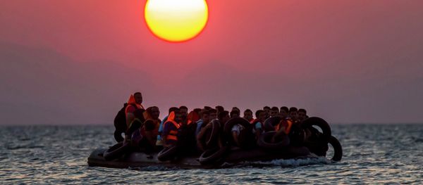 Migrants on a dinghy arrives at the southeastern island of Kos, Greece, after crossing from Turkey, Thursday, Aug. 13, 2015 Migrants on a dinghy arrives at the southeastern island of Kos, Greece, after crossing from Turkey, Thursday, Aug. 13, 2015 - Sputnik International