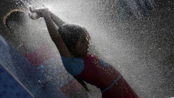 Girl taking a shower. - Sputnik International