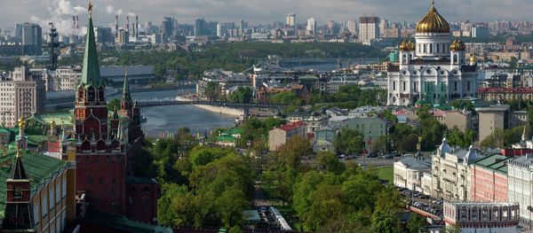 View of the Moscow Kremlin towers, Alexander Garden and the Cathedral of Christ the Savior. - Sputnik International