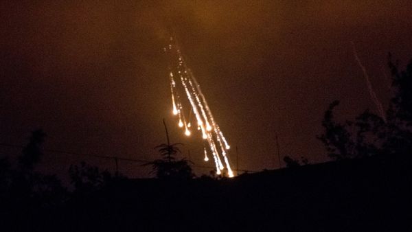 Ukrainian soldiers shoot at the village of Semyonovka with phosphorus shells (archive) - Sputnik International