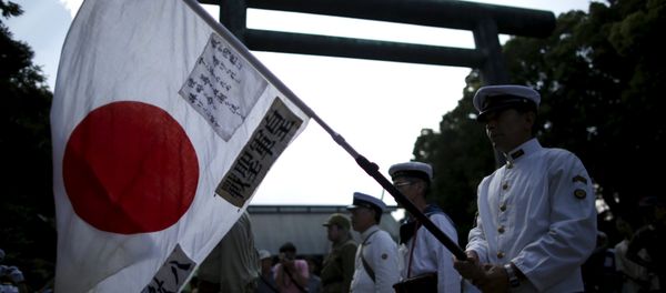 Men dressed as Japanese imperial army soldiers and sailors hold the Japanese national flag at Yasukuni Shrine in Tokyo August 15, 2015, to mark the 70th anniversary of Japan's surrender in World War Two - Sputnik International