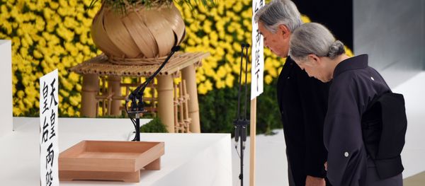 Emperor Akihito (L) and Empress Michiko (R) offer silence prayers before the altar during the annual memorial service for war victims in Tokyo on August 15, 2015 Emperor Akihito (L) and Empress Michiko (R) offer silence prayers before the altar during the annual memorial service for war victims in Tokyo on August 15, 2015 - Sputnik International