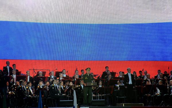 Russian Defense Minister Sergei Shoygu (centre) at the closing ceremony of the Tank Biathlon World Championships at the Alabino training ground in the Moscow Region - Sputnik International