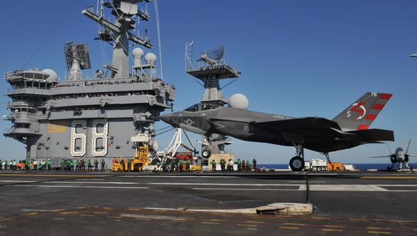 F-35C landing on USS Nimitz (CVN-68) in November 2014 - Sputnik International