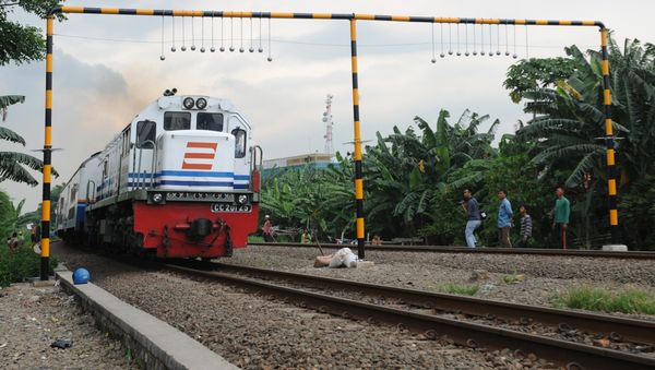 Railway Accidents in Indonesia Kill 8 People - Sputnik International