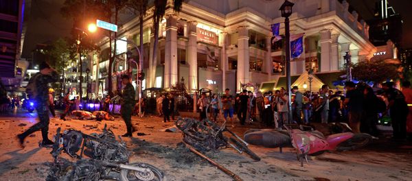Thai soldiers inspect the scene after a bomb exploded Thai soldiers inspect the scene after a bomb exploded - Sputnik International