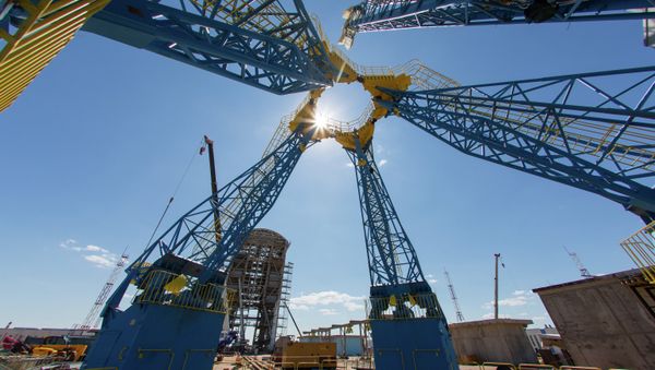 The mast for fuel supply to the Soyuz-2 rocket on the launch pad at the Vostochny Cosmodrome in Amur Region - Sputnik International