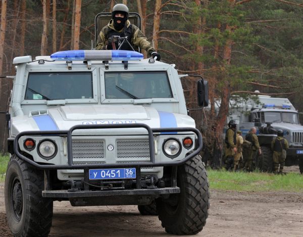 An armored Tiger SUV (left) takes part in field training exercises out on the range in Khokholskiy district of the Voronezh region An armored Tiger SUV (left) takes part in field training exercises out on the range in Khokholskiy district of the Voronezh region - Sputnik International