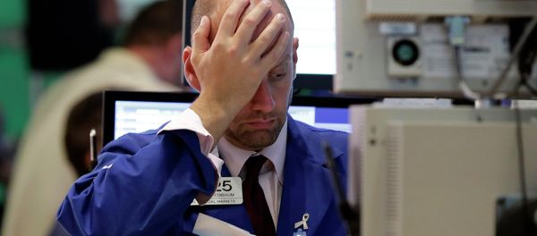 Specialist Meric Greenbaum works at his post on the floor of the New York Stock Exchange, Wednesday, Aug. 12, 2015 - Sputnik International