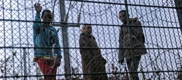 Migrants wait along the railway tracks of the Eurotunnel terminal at the Calais-Frethun station outside the northern French port of Calais on August 13, 2015 Migrants wait along the railway tracks of the Eurotunnel terminal at the Calais-Frethun station outside the northern French port of Calais on August 13, 2015 - Sputnik International