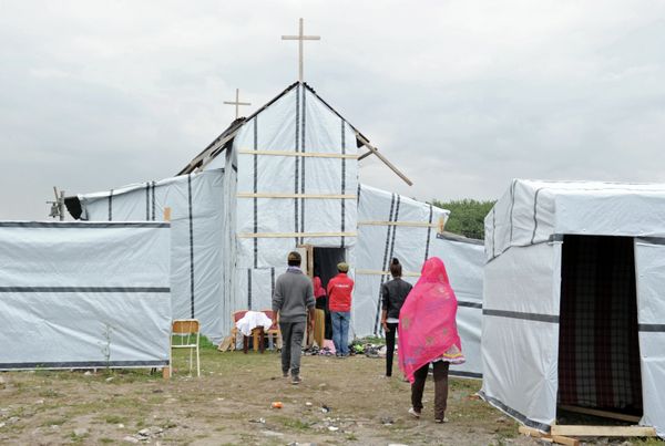 Migrants enter into the makeshift church built in the migrant camp called the 'new jungle' in Calais to attend a mass. Waiting for the perfect opportunity to cross over, many of the some 3,000 migrants in the Calais area stay in the 'New Jungle', a makeshift camp several kilometres from the city center. Migrants enter into the makeshift church built in the migrant camp called the 'new jungle' in Calais to attend a mass. Waiting for the perfect opportunity to cross over, many of the some 3,000 migrants in the Calais area stay in the 'New Jungle', a makeshift camp several kilometres from the city center. - Sputnik International