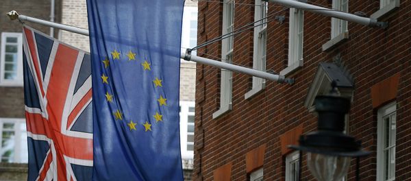 The Union flag and the European Union flag fly outside Europe House, The European Commission Representation in London, Tuesday, June 9, 2015 The Union flag and the European Union flag fly outside Europe House, The European Commission Representation in London, Tuesday, June 9, 2015 - Sputnik International