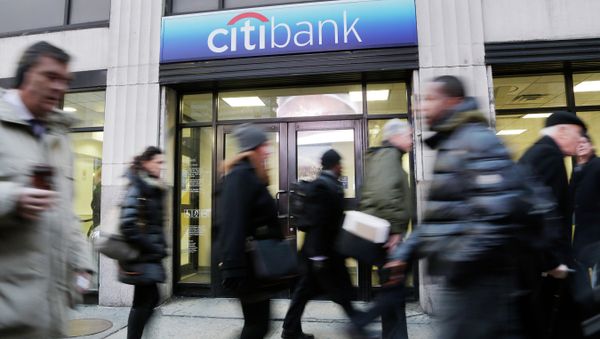 People walk past a branch office of Citibank, Thursday, Jan. 15, 2015, in New York People walk past a branch office of Citibank, Thursday, Jan. 15, 2015, in New York - Sputnik International
