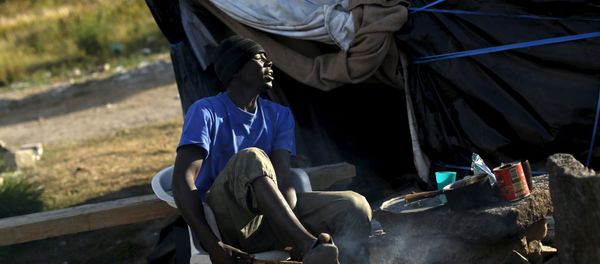 Khalifa, from Sudan breaks a branch to cooks at The New Jungle camp in Calais, France, August 9, 2015 Khalifa, from Sudan breaks a branch to cooks at The New Jungle camp in Calais, France, August 9, 2015 - Sputnik International