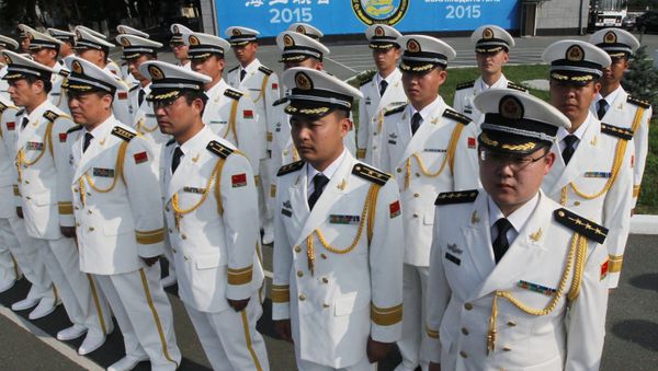 Chinese Navy officers during a ceremony of welcoming the crews of Chinese warships involved in the Naval Cooperation 2015 exercise - Sputnik International