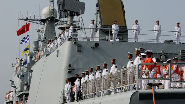 The crew of the destroyer Shenyang that has arrived in Vladivostok together with six other Chinese warships for the second stage of the Naval Cooperation 2015 exercise. - Sputnik International