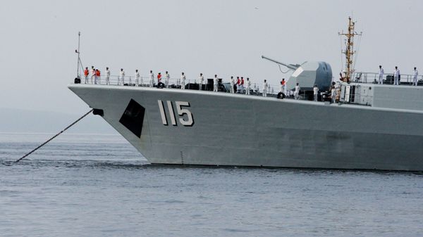 The destroyer Shenyang that has arrived in Vladivostok together with six other Chinese warships for the second stage of the Naval Cooperation 2015 exercise - Sputnik International