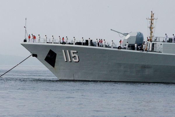 The destroyer Shenyang that has arrived in Vladivostok together with six other Chinese warships for the second stage of the Naval Cooperation 2015 exercise - Sputnik International