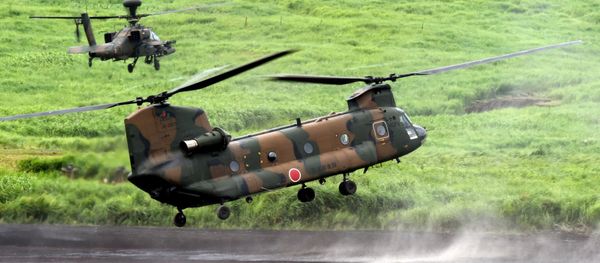A CH-47J Chinook heavy lift helicopter - Sputnik International