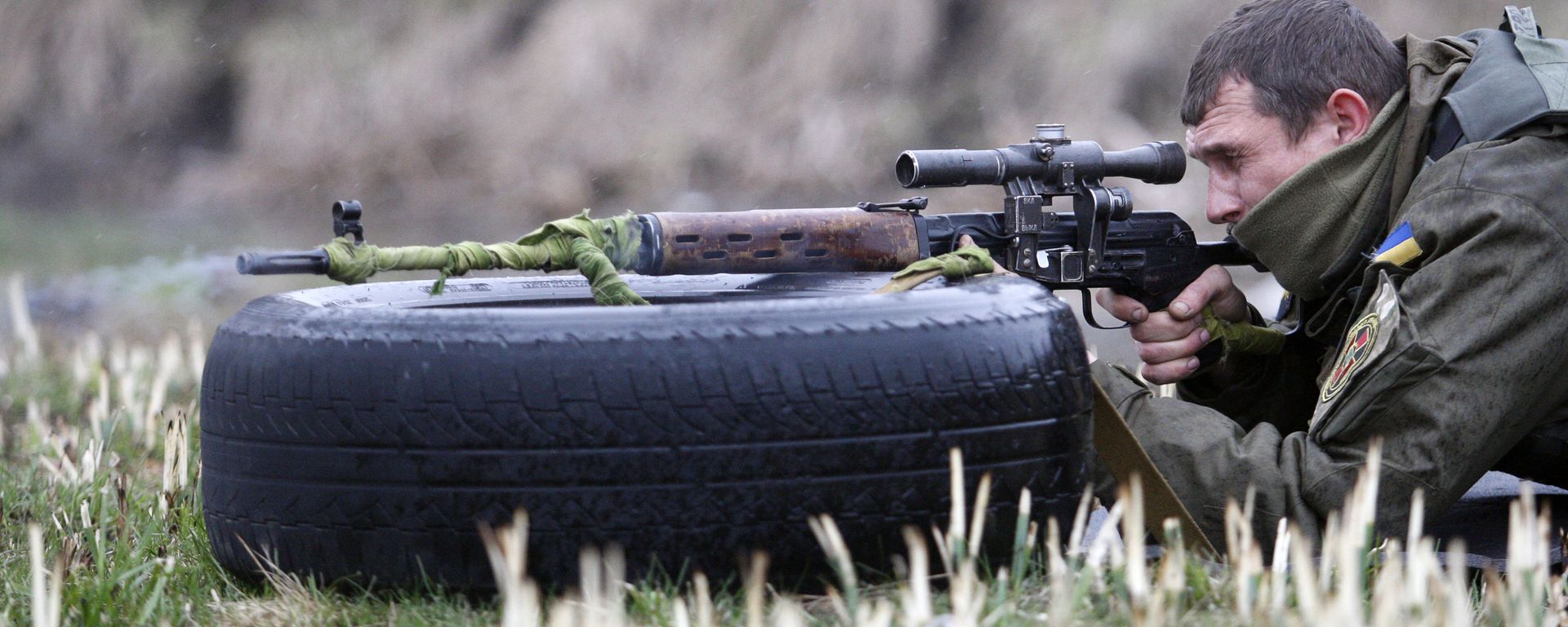 A fighter of Ukrainian volunteers Donbas battalion practices shooting during military drills not far southeastern Ukrainian city of Mariupol, on April 1, 2015 A fighter of Ukrainian volunteers Donbas battalion practices shooting during military drills not far southeastern Ukrainian city of Mariupol, on April 1, 2015 - Sputnik International, 1920, 15.02.2022