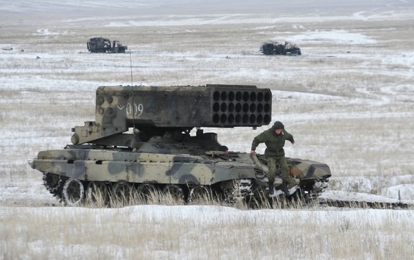 Heavy flamethrower TOS-1 Buratino during military exercises of military units and chemical protection organizations at the Shihansky garrison in the Saratov region - Sputnik International