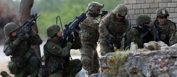 Members of the US Army 173rd Airborne Brigade and Lithuania's soldiers practice during the combined Lithuanian-US training exercise at the Gaiziunai Training Area some 110 kms (69 miles) west of the capital Vilnius Lithuania, Tuesday, July 7, 2015 Members of the US Army 173rd Airborne Brigade and Lithuania's soldiers practice during the combined Lithuanian-US training exercise at the Gaiziunai Training Area some 110 kms (69 miles) west of the capital Vilnius Lithuania, Tuesday, July 7, 2015 - Sputnik International