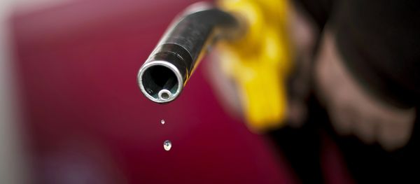 A driver after refueling at a Dijon's gas station - Sputnik International
