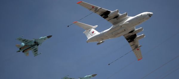 An Ilyushin Il-78 Midas air force tanker and a Mikoyan-Gurevich MiG-31 Foxhound fighter-interceptor at the final rehearsal of the military parade to mark the 70th anniversary of Victory in the 1941-1945 Great Patriotic War An Ilyushin Il-78 Midas air force tanker and a Mikoyan-Gurevich MiG-31 Foxhound fighter-interceptor at the final rehearsal of the military parade to mark the 70th anniversary of Victory in the 1941-1945 Great Patriotic War - Sputnik International