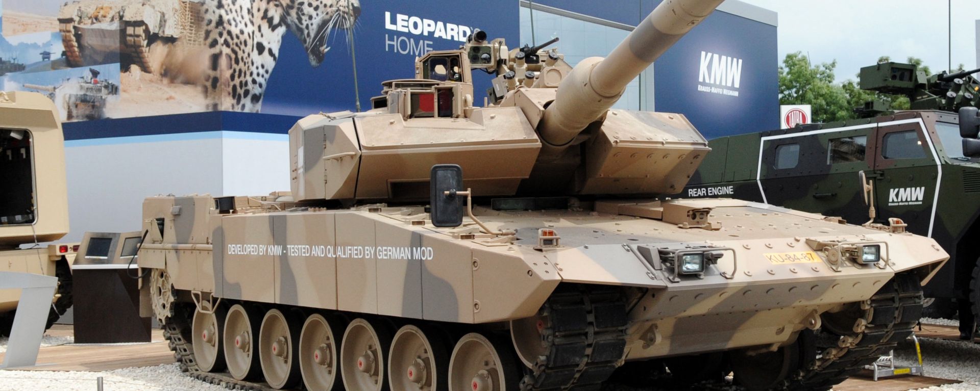 The battle tank Leopard 2 A7 is presented by German Krauss-Maffei Wegmann (KMW) on June 14, 2010 at Eurosatory 2010 in Villepinte near Paris The battle tank Leopard 2 A7 is presented by German Krauss-Maffei Wegmann (KMW) on June 14, 2010 at Eurosatory 2010 in Villepinte near Paris - Sputnik International, 1920, 15.10.2022
