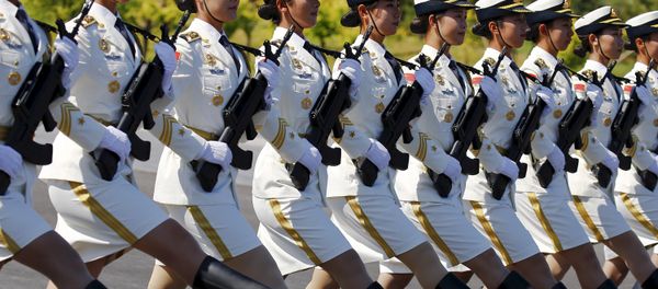Soldiers of China's People's Liberation Army march with their weapons during a training session for a military parade to mark the 70th anniversary of the end of World War Two, at a military base in Beijing, China, August 22, 2015 - Sputnik International