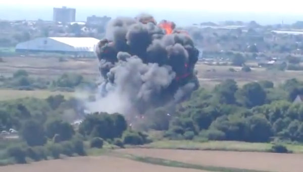 Moment of the plane crash at the Shoreham Airshow in West Sussex, England Moment of the plane crash at the Shoreham Airshow in West Sussex, England - Sputnik International